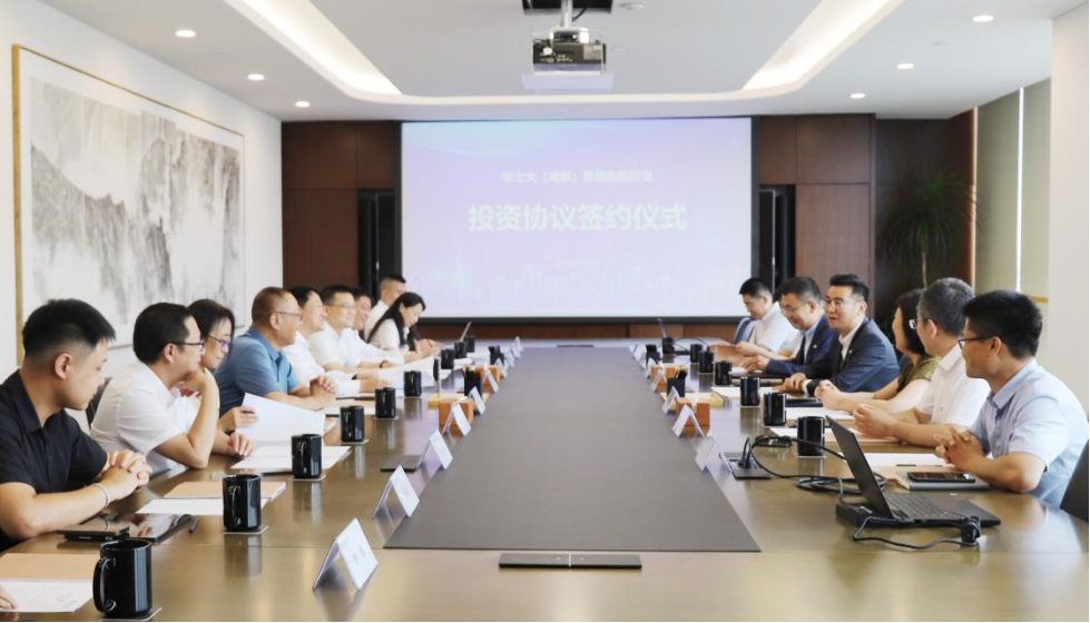 四川AG尊时凯龙人生就博集团党委书记、董事长任丁出席锦弘新项目投资协议签约仪式
